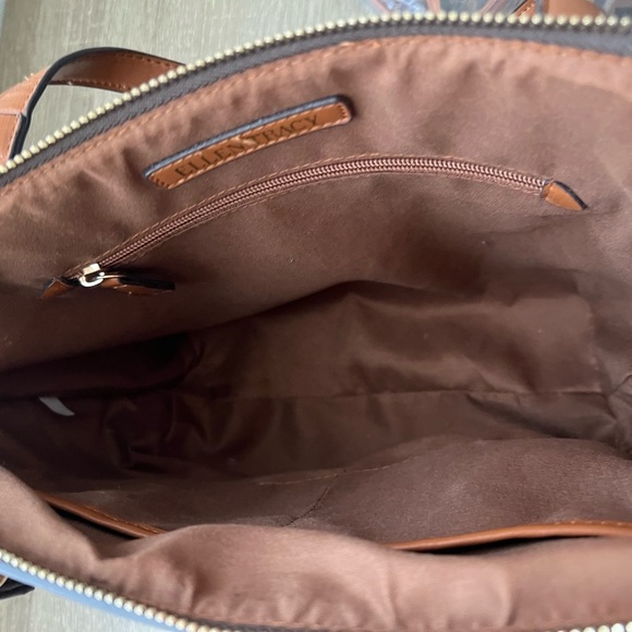 RELIC Vibrant Floral Crossbody Bag - Picture 6 of 16